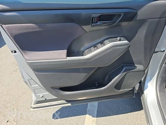 2025 Toyota Highlander LE - miniatura 9