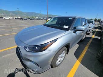2025 Toyota Highlander LE