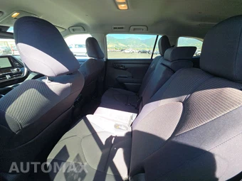 2025 Toyota Highlander LE - miniatura 13