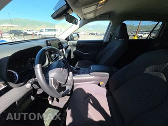 2025 Toyota Highlander LE - miniatura 7