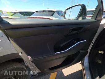 2025 Toyota Highlander LE - miniatura 9
