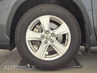 2025 Toyota Highlander LE - miniatura 9