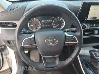 2025 Toyota Highlander LE - miniatura 16