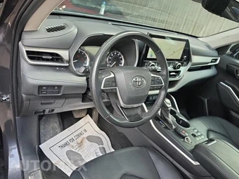 2025 Toyota Highlander XLE - miniatura 8