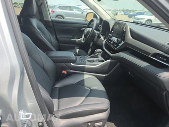 2025 Toyota Highlander XLE - miniatura 8