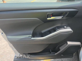2025 Toyota Highlander XLE - miniatura 9