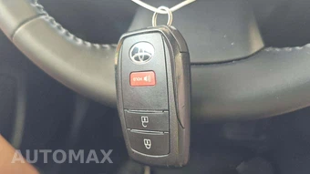 2025 Toyota Prius LE - miniatura 17