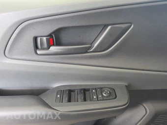 2025 Toyota Prius LE - miniatura 9
