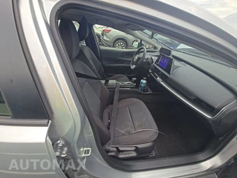 2025 Toyota Prius LE - miniatura 8