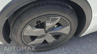 2025 Toyota Prius LE - miniatura 23