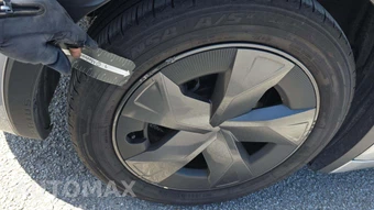 2025 Toyota Prius LE - miniatura 24