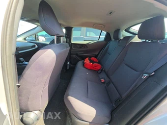 2025 Toyota Prius LE - miniatura 13