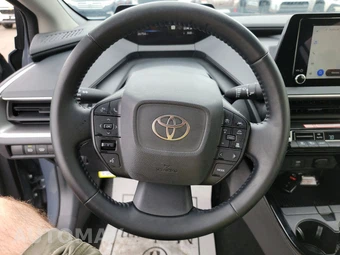 2025 Toyota Prius LE - miniatura 10