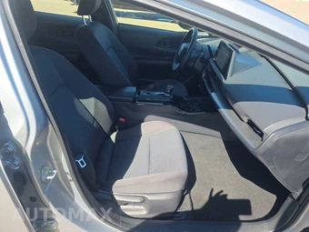 2025 Toyota Prius LE - miniatura 8