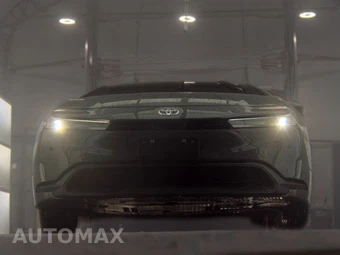 2025 Toyota Prius LE - miniatura 3