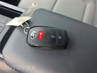 2025 Toyota Prius LE - miniatura 8