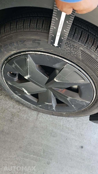 2025 Toyota Prius LE - miniatura 29
