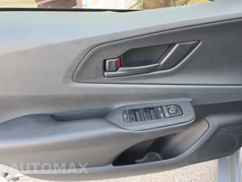 2025 Toyota Prius LE - miniatura 9