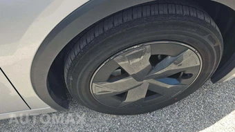 2025 Toyota Prius LE - miniatura 24