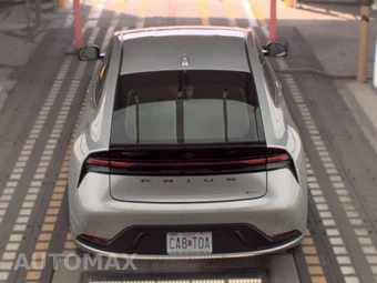 2025 Toyota Prius LE - miniatura 5