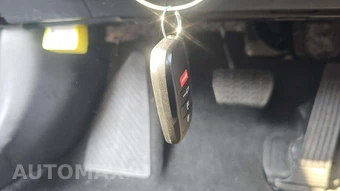 2025 Toyota Prius LE - miniatura 21