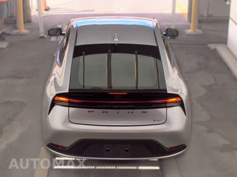 2025 Toyota Prius LE - miniatura 6