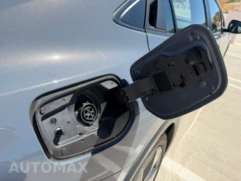 2025 Toyota Prius Plug-In Hybrid SE - miniatura 8