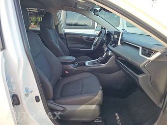 2025 Toyota RAV4 Hybrid LE - miniatura 8
