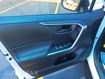 2025 Toyota RAV4 Hybrid LE - miniatura 9
