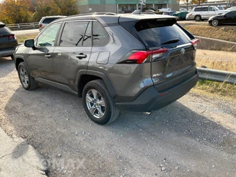 2025 Toyota RAV4 Hybrid LE - miniatura 8