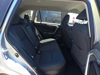 2025 Toyota RAV4 Hybrid LE - miniatura 16