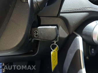 2025 Toyota RAV4 Hybrid LE - miniatura 8