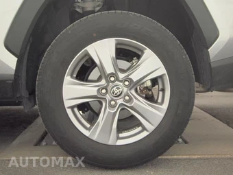 2025 Toyota RAV4 Hybrid LE – miniatura 12