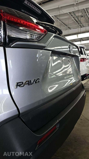 2025 Toyota RAV4 Hybrid LE - miniatura 32