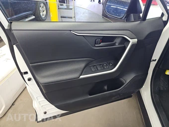 2025 Toyota RAV4 Hybrid LE - miniatura 9