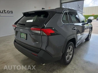 2025 Toyota RAV4 Hybrid LE – miniatura 4