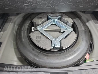 2025 Toyota RAV4 Hybrid LE – miniatura 7