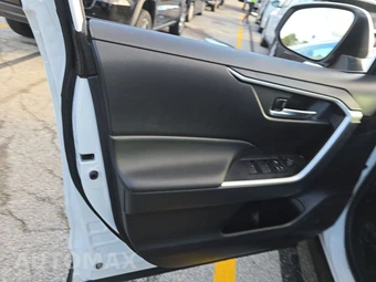 2025 Toyota RAV4 Hybrid XLE - miniatura 9