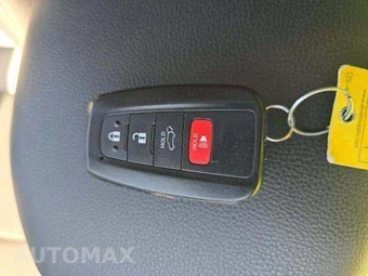 2025 Toyota RAV4 Hybrid XLE – miniatura 8