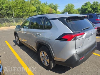 2025 Toyota RAV4 Hybrid XLE - miniatura 6