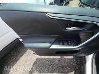 2025 Toyota RAV4 Hybrid XLE - miniatura 9