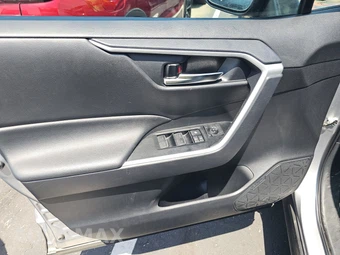 2025 Toyota RAV4 Hybrid XLE - miniatura 9