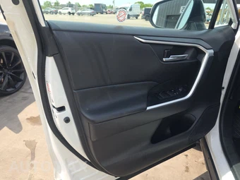 2025 Toyota RAV4 Hybrid XLE - miniatura 9