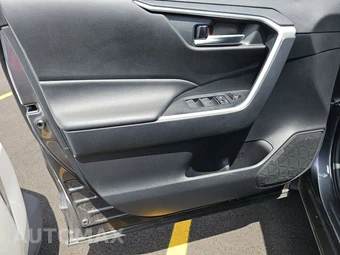 2025 Toyota RAV4 Hybrid XLE - miniatura 9