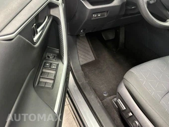 2025 Toyota RAV4 Hybrid XLE - miniatura 11