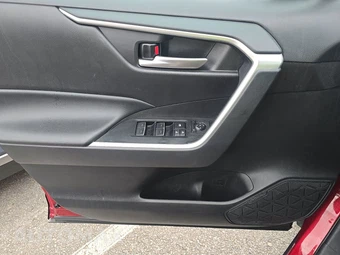 2025 Toyota RAV4 Hybrid XLE - miniatura 9