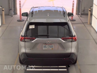 2025 Toyota RAV4 Hybrid XLE - miniatura 5