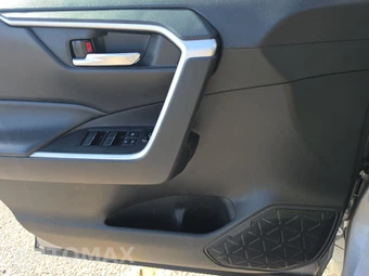 2025 Toyota RAV4 Hybrid XLE - miniatura 9
