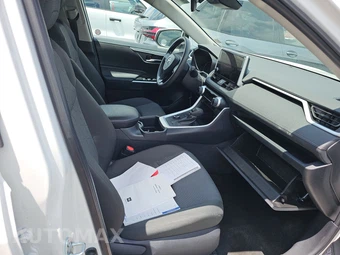2025 Toyota RAV4 Hybrid XLE - miniatura 8