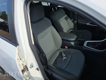 2025 Toyota RAV4 Hybrid XLE - miniatura 8